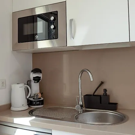 2bd Spacious & Stylish With Heated Pool Appartement *