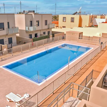 2bd Spacious & Stylish With Heated Pool Appartement *