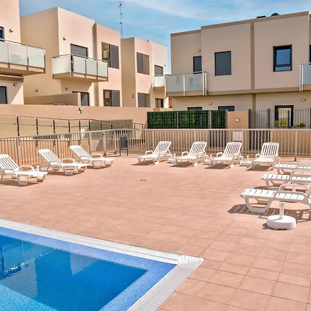 2bd Spacious & Stylish With Heated Pool Appartement