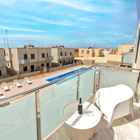 2bd Spacious & Stylish With Heated Pool Appartement