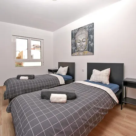 2bd Spacious & Stylish With Heated Pool Apartment