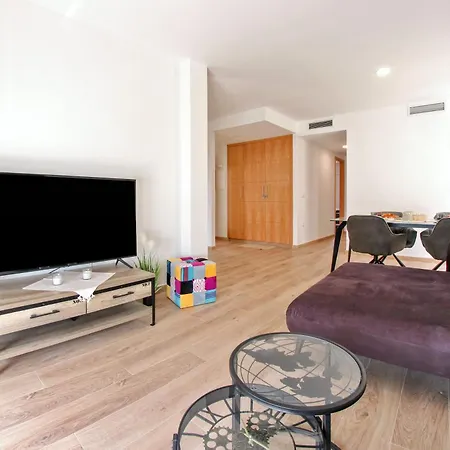 Apartment 2bd Spacious & Stylish With Heated Pool